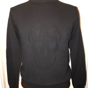 Alexander McQueen men’s black crewneck sweater w/ a large on tone skull detail.